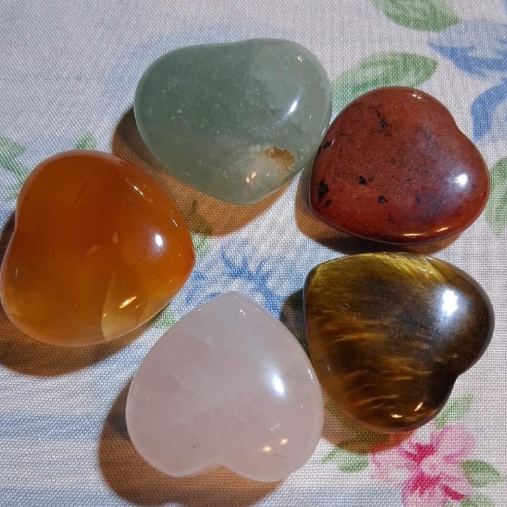 H04 Heart-Shaped Gemstone Set